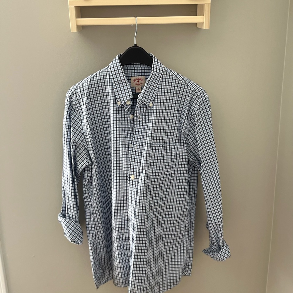 Brooks brothers men’s button down. Size medium. Gently worn. Blue and white.